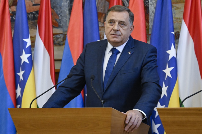 Президентството на босненската Република Сръбска бе осветено в цветовете на знамето на САЩ в чест на победата на Тръмп