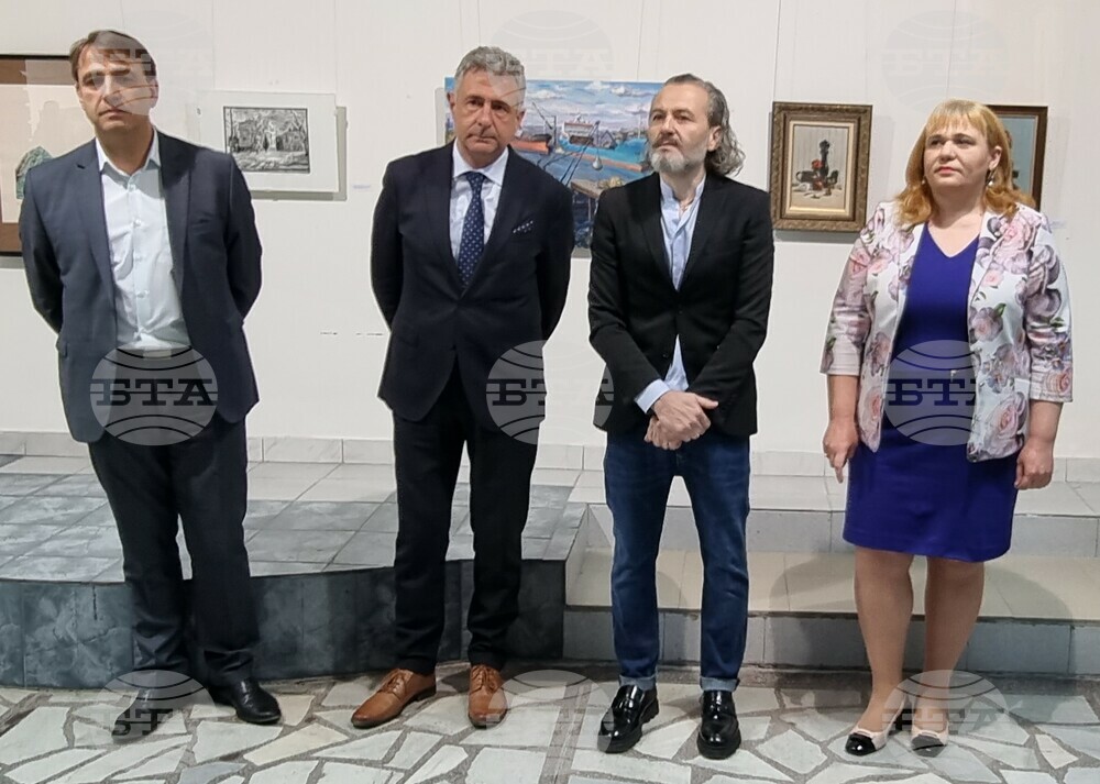 Над 70 творби подредиха в изложба студенти в Шуменския университет