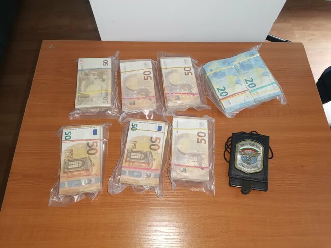 Митническите инспектори откриха 70 000 евро в тежкотоварен автомобил в района на ГКПП Дунав мост 2