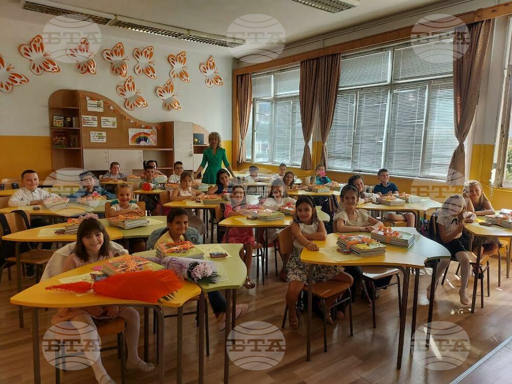 Старозагорски второкласници събраха средства в помощ на пострадалите при наводненията в Карловско