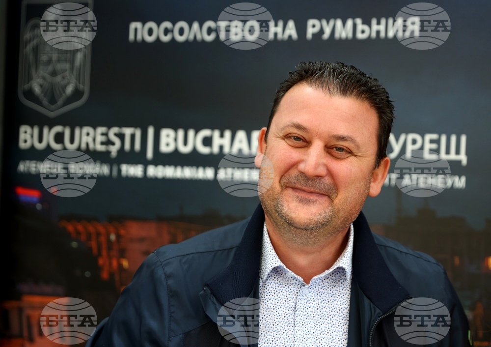 Градски транспорт - спирка - “Изкуство за дипломация” - Арсени Вълчинов