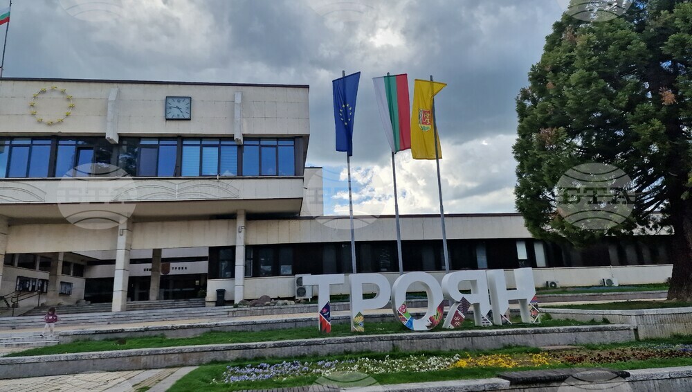 В Троян пет училища изпращат 199 абитуриенти, ще бъдат въведени временни промени в движението