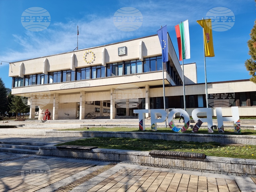 Временно се въвежда ограничение на паркирането и движението в участък в Троян заради ремонт