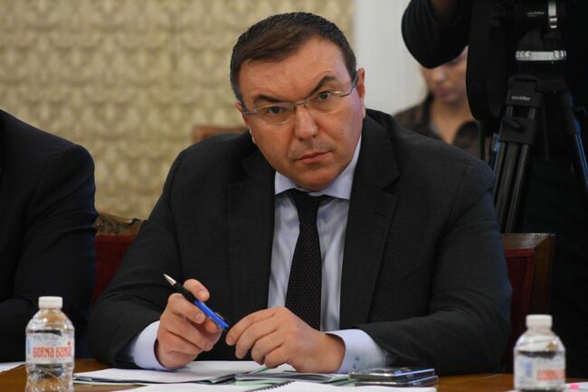 Един от приоритети на ГЕРБ-СДС, както и личен – на проф. Костадин Ангелов, е разкриването на нови филиали за обучение на лекарски асистенти