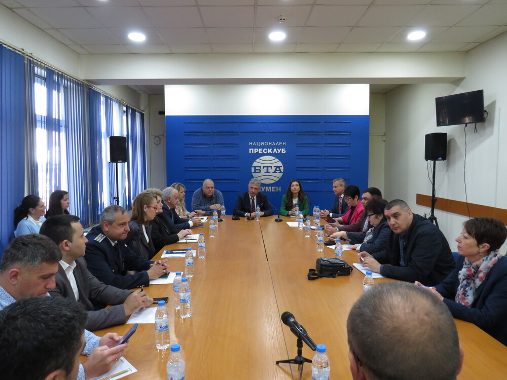 Областна администрация Шумен: Работна среща на областния управител проф. Добромир Добрев за координация и подготовка на изборите на 9 юни на територията на област Шумен