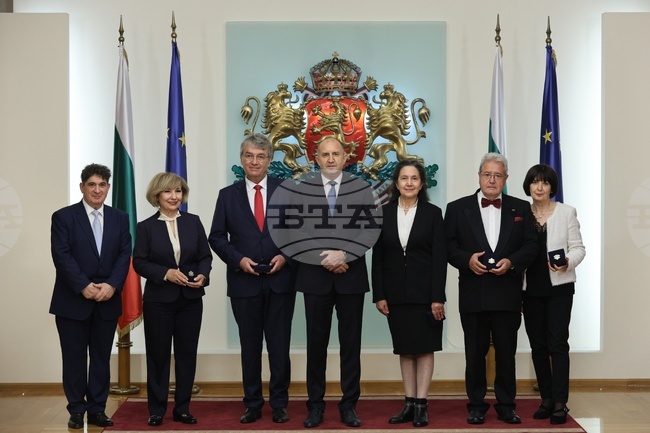 Президентство - Румен Радев - Почетен знак на президента - удостояване