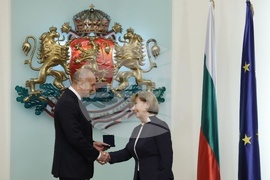 Президентство - Румен Радев - Почетен знак на президента - удостояване