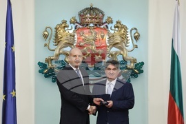 Президентство - Румен Радев - Почетен знак на президента - удостояване