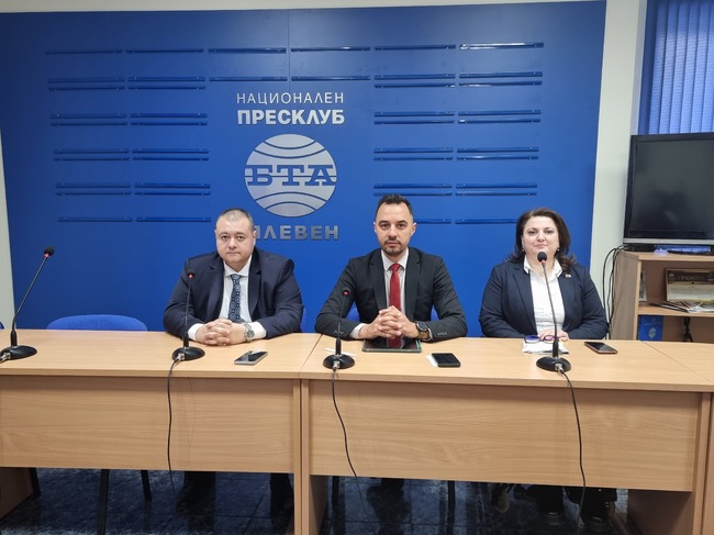 Пресконференция на кандидатите за народни представители от листата на "Продължаваме промяната - Демократична България" в Плевен