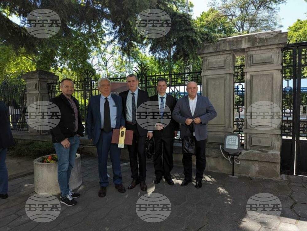 Преподавателят в Стопанския факултет на ЮЗУ „Неофит Рилски“ проф. д-р Ганчо Ганчев бе удостоен с академичната награда „Проф. Станчо Чолаков“
