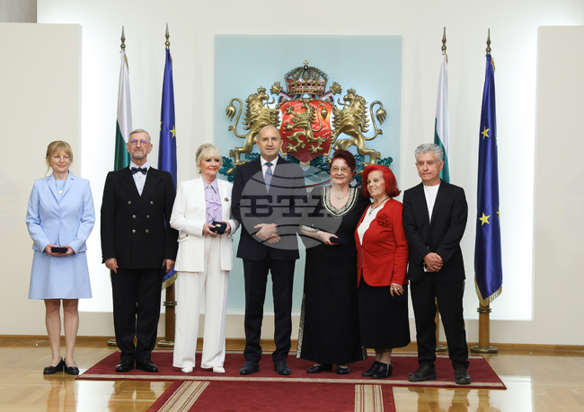 Президентство - Румен Радев - Почетен знак на президента - удостояване