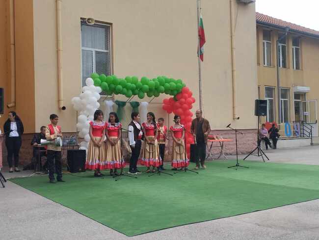 Община Сливен: Фолклорен фестивал събра деца от училища от Област Сливен