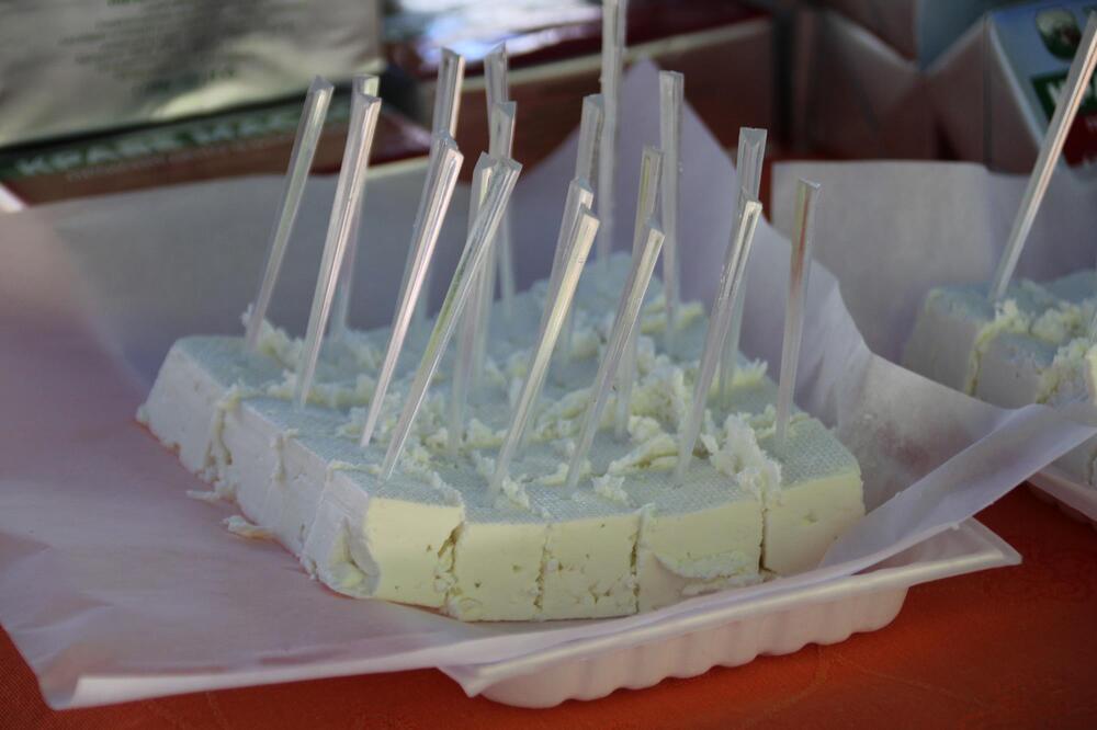 Д-р Мадлена Бояджиева откри второто издание на "Празника на домашните сирена" в с. Черни Вит