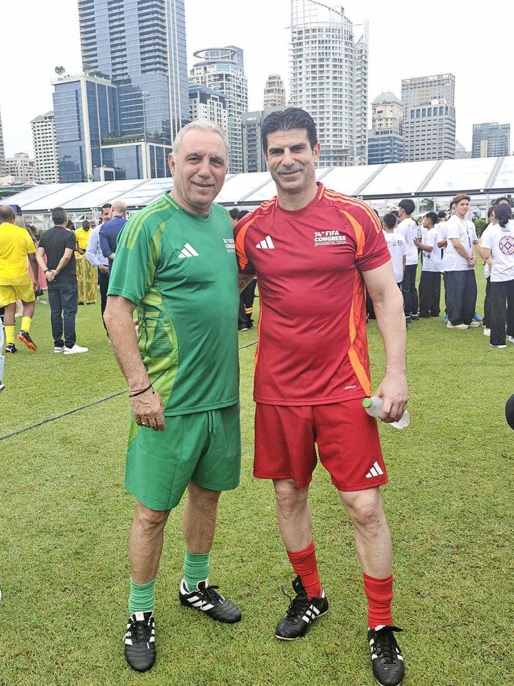 Президентът на БФС Георги Иванов, Христо Стоичков, Валери Божинов и министри награждават участниците в турнира по футбол "Училищни лъвчета“