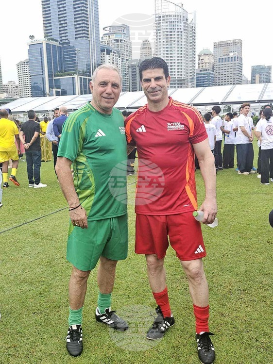 Bulgarian Football Union Head Georgi Ivanov and Hristo Stoichkov Take Part in FIFA Tournament before Organization's Congress