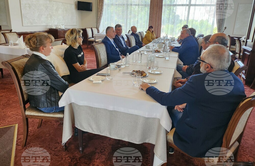 Водачът на листата на ПП-ДБ в Силистра Богомил Петков и Андрей Цеков се срещнаха с местната Камара на строителите