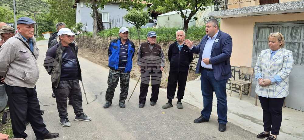 Възможно ли е младите да се завърнат в родния край, коментираха с жители от област Кърджали кандидатите на ДПС
