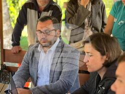 министърът на земеделието Георги Събев по време на кръгла маса в с. Черни Вит