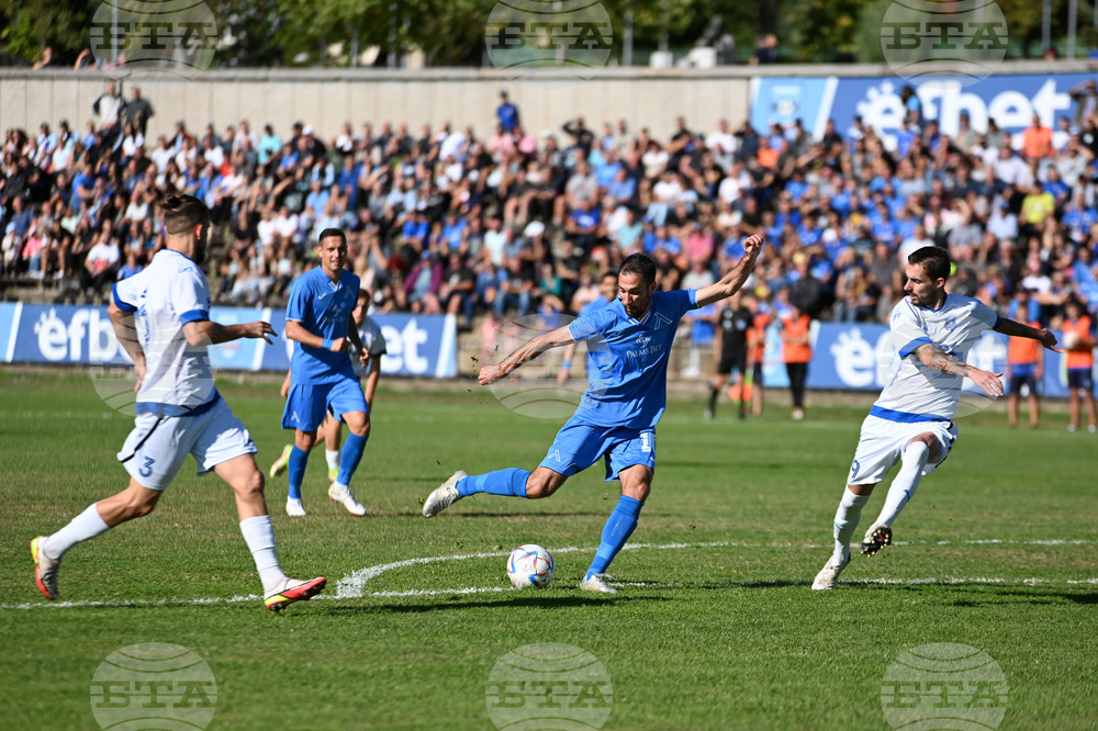 Карлово - Левски (София) и Левски (Карлово) - благотворителен мач