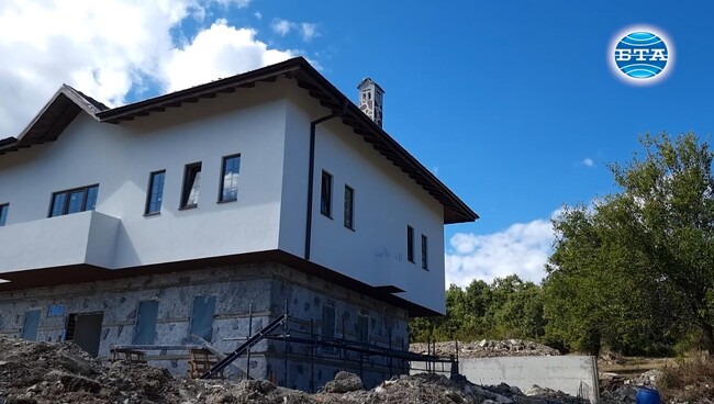 Младеж от Родопите изгражда фолклорна къща-музей, за да съхранява и показва традиции и обичаи от миналото