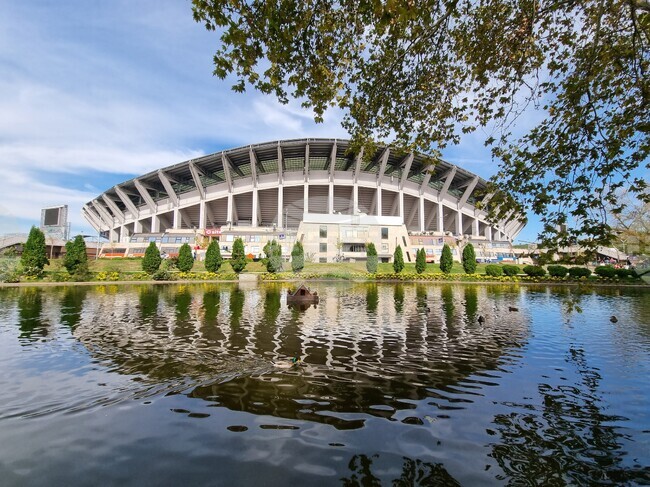 След преследване, полицията е арестувала две лица, извършили въоръжен грабеж от магазин на стадиона в Скопие 