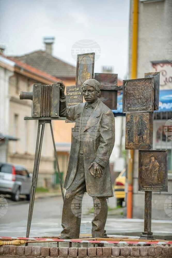 В Самоков ще бъде открит паметник на пионера на българската фотография Анастас Карастоянов