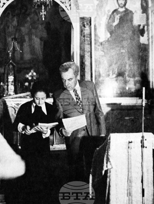 На 29 октомври 1964 г. БТА съобщава, че певецът Борис Христов претърпява мозъчна операция в Рим