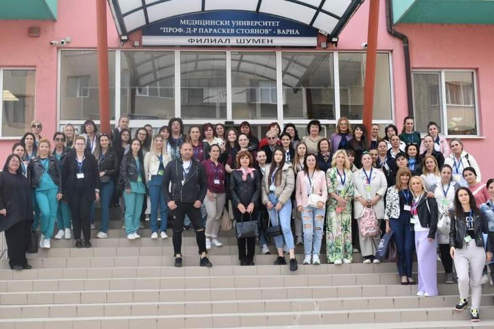 ЮЗУ „Неофит Рилски“: Бъдещи медицински сестри от ЮЗУ „Неофит Рилски“ завоюваха първо място в Националното студентско състезание „Учим, за да помагаме“