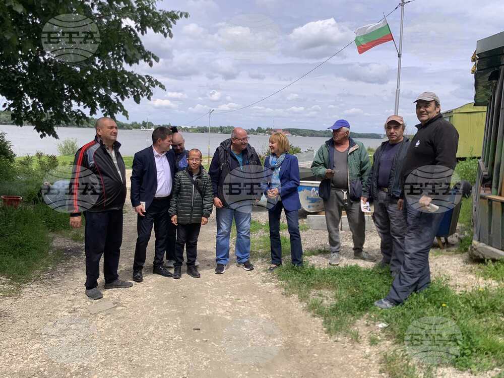Мая Манолова се срещна с жители на Силистра