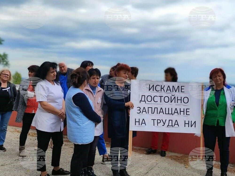 Health Inspectors Protest Low Pay