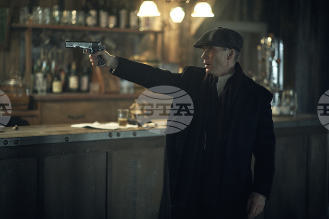 Нетфликс поръча два сезона на продължението на сериала "Остри козирки"