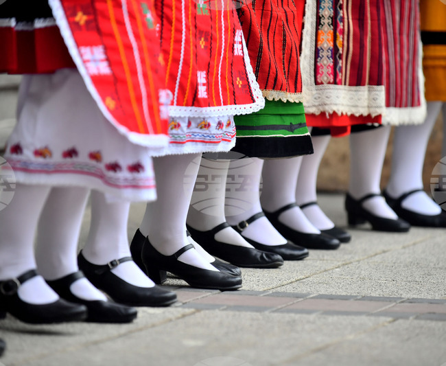 Народни танци за начинаещи стартират към Българската православна църковна и културна общност „Света Богородица“ в Малмьо