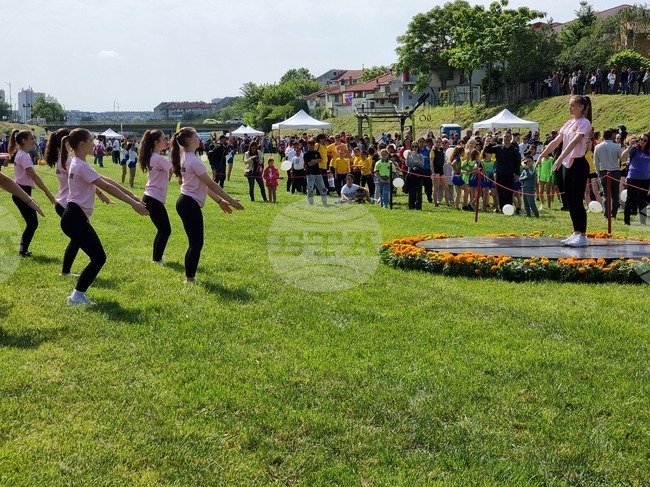 Национален фестивал по утринна гимнастика и инициативата "Спортувай с президента" ще съберат стотици ученици от страната в Ямбол