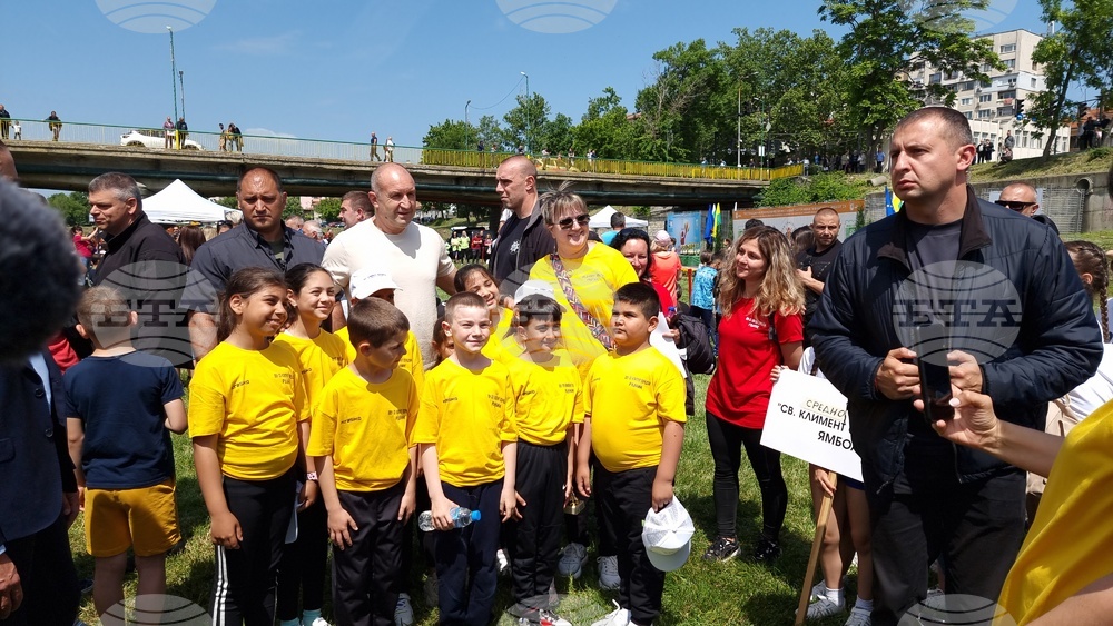 President, Sports Minister Open National Morning Gymnastics Festival in Yambol