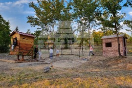 Търговище - къща на Баба Яга - парк