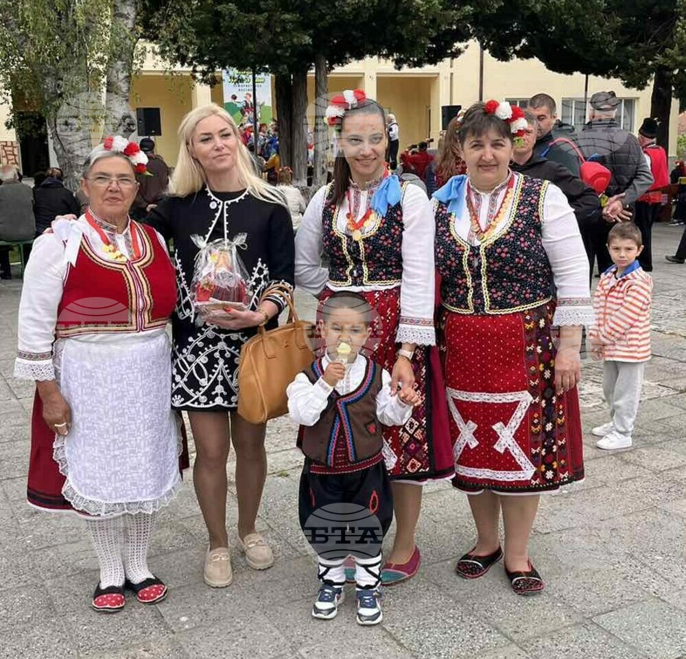 Водачът на листата на "Български възход” в Силистра Румяна Пантелеева посети хумористичния фестивал “Сребърна пее и се смее”