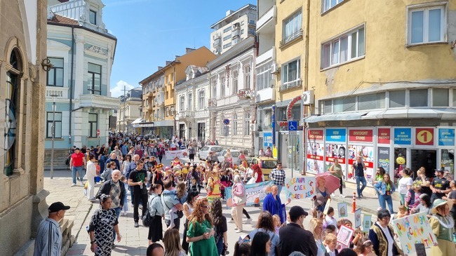 Габрово - „Карнавална уличка на чудесата“ - детско шествие