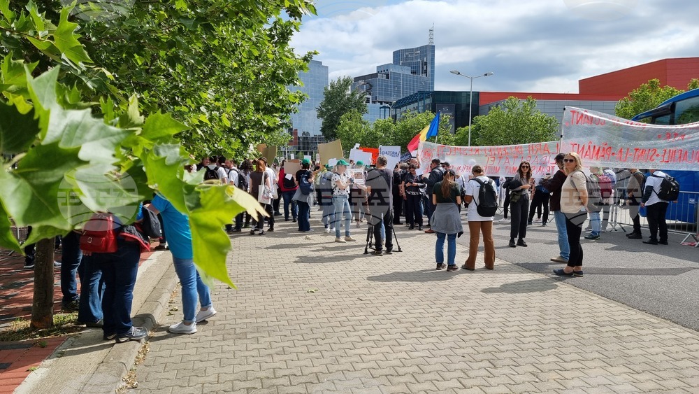 Румъния - служители от общински музеи - протест