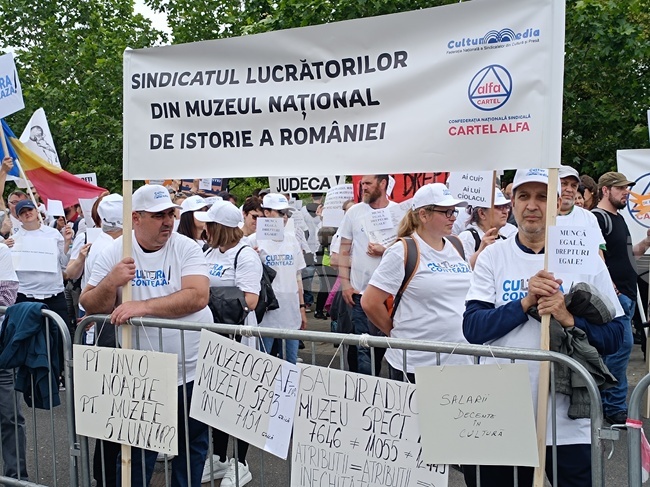 Румъния - служители от общински музеи - протест
