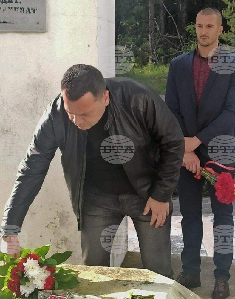 Паметници не се рушат, защото с тях се руши историята, каза Иван Ченчев