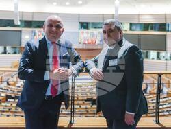 Снимка: офис на Илхан Кючюк - Илхан Кючюк награди ученици от България и Северна Македония с визита в Брюксел