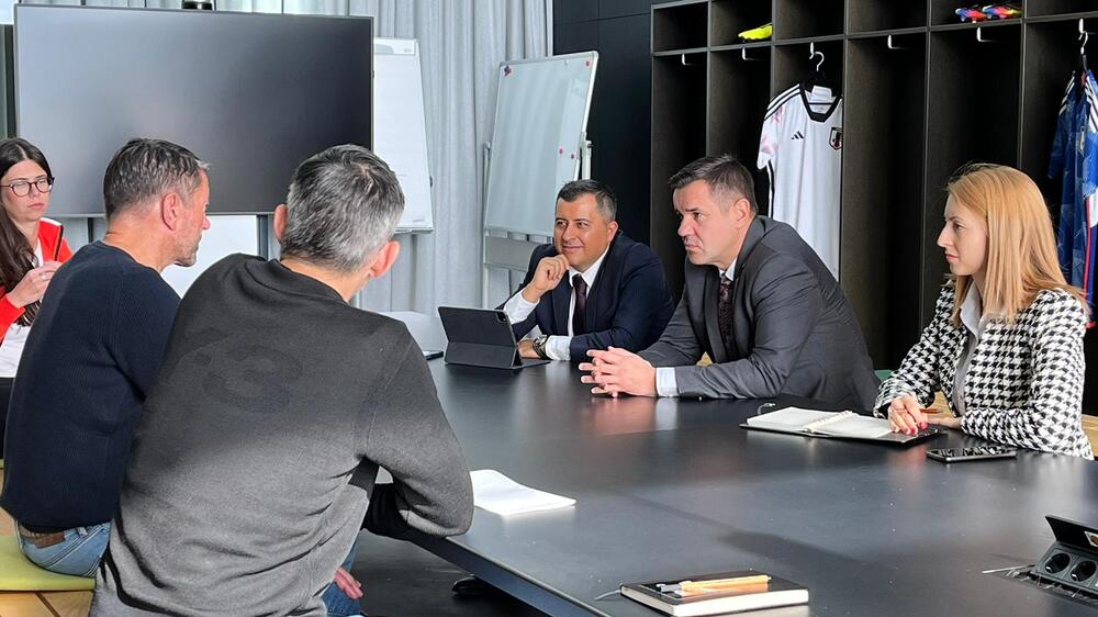 Министър Никола Стоянов представи възможностите за инвестиции в България на ръководството на „АДИДАС“