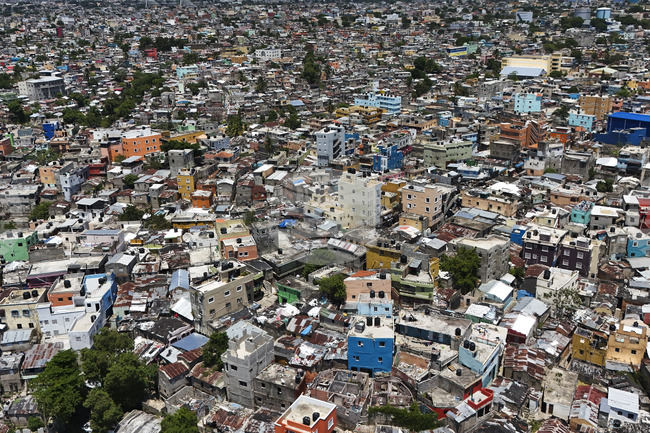 Най-малко 15 души загинаха при срутване на покрива на дискотека в Доминиканската република