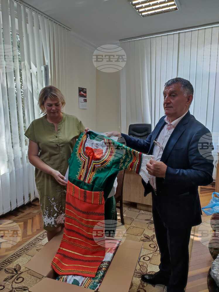 Предприемач от Габрово подари народни костюми на българите в Тараклия