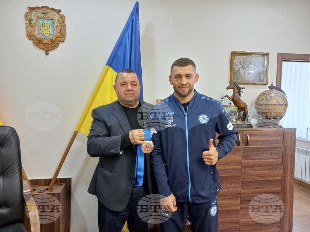 В Тарутино посрещнаха световния шампион по борба Васил Михайлов