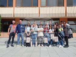 Обща снимка пред сградата на Ректората