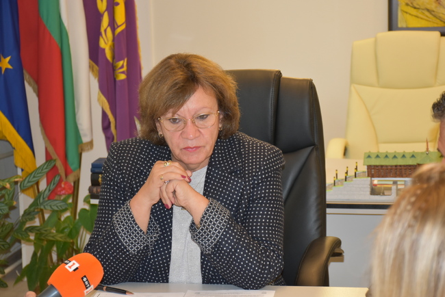 Кметът Корнелия Маринова:  Обгазяването на Ловеч трябва да спре!