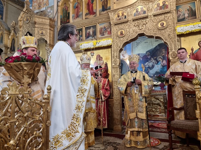 Три ордена Св. ап. Карп I-ва степен за особени заслуги към Старозагорска епархия са връчени по повод 120 години от освещаването на храм „Свето Рождество Христово“