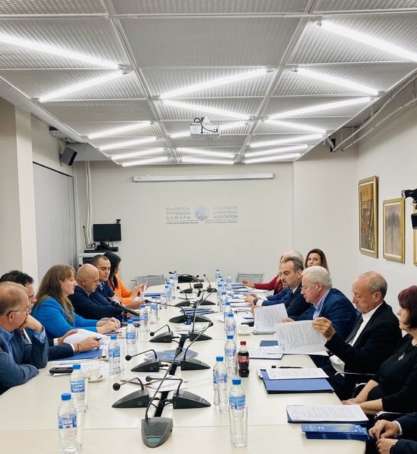 Важно е покрай кризите да не изпуснем възможностите за развитие. Около тази позиция се обединиха ръководствата на АОБР и ПП ГЕРБ