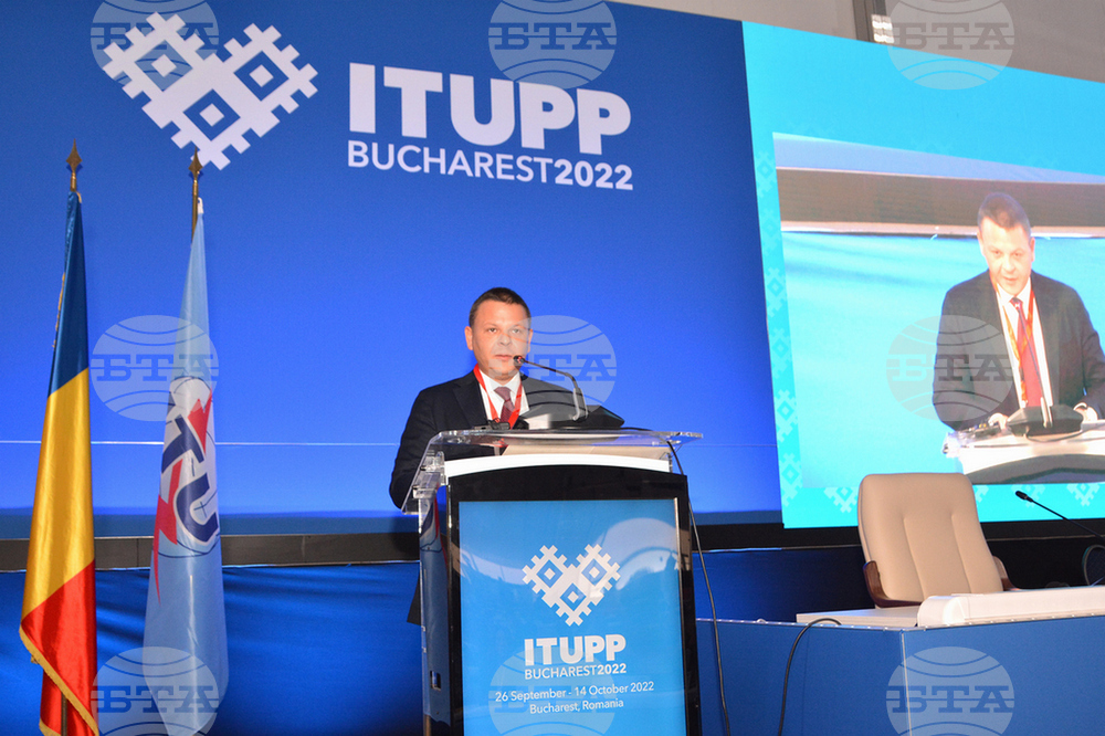 Transport Minister Talks Resumption of Sofia-Baku Flights, Third Danube Bridge at Bucharest Forum